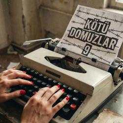 intikam kum saatidir - Single. Передняя обложка. Нажмите, чтобы увеличить. intikam kum saatidir - Single. Передняя обложка. Нажмите, чтобы увеличить.