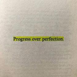 PROGRESS OVER PERFECTION. Передняя обложка. Нажмите, чтобы увеличить.